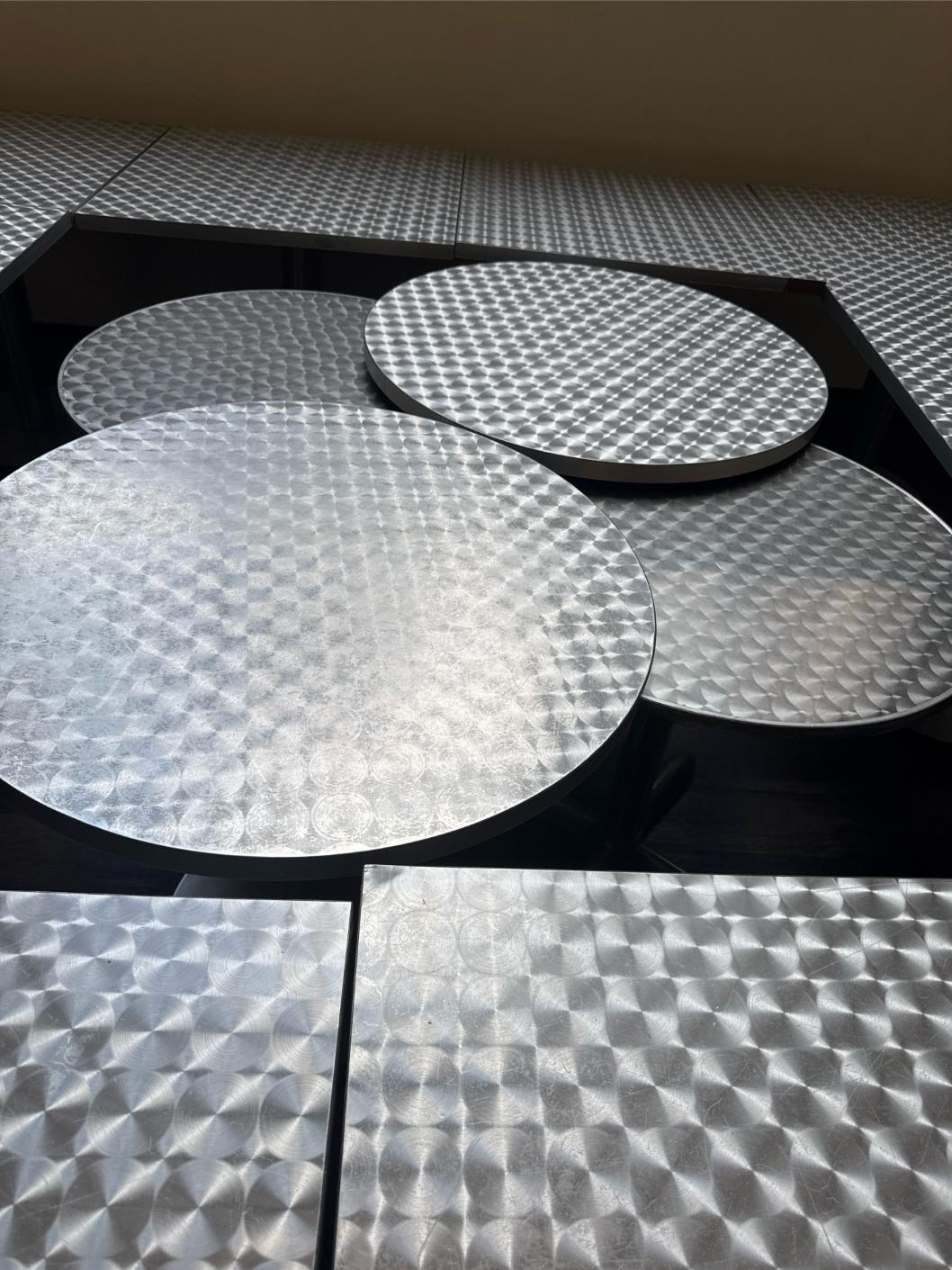 Round Rest. Table