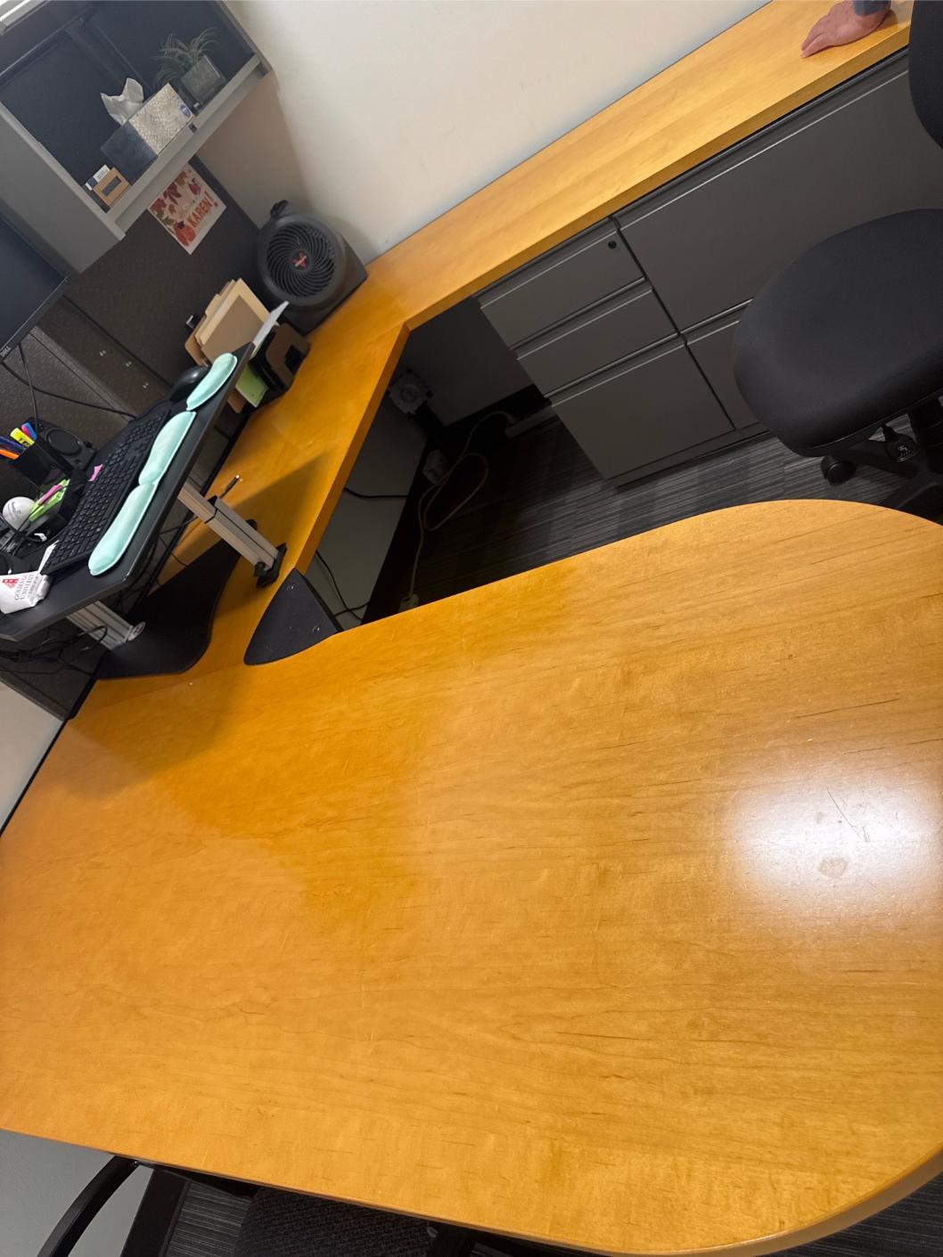 U Desk