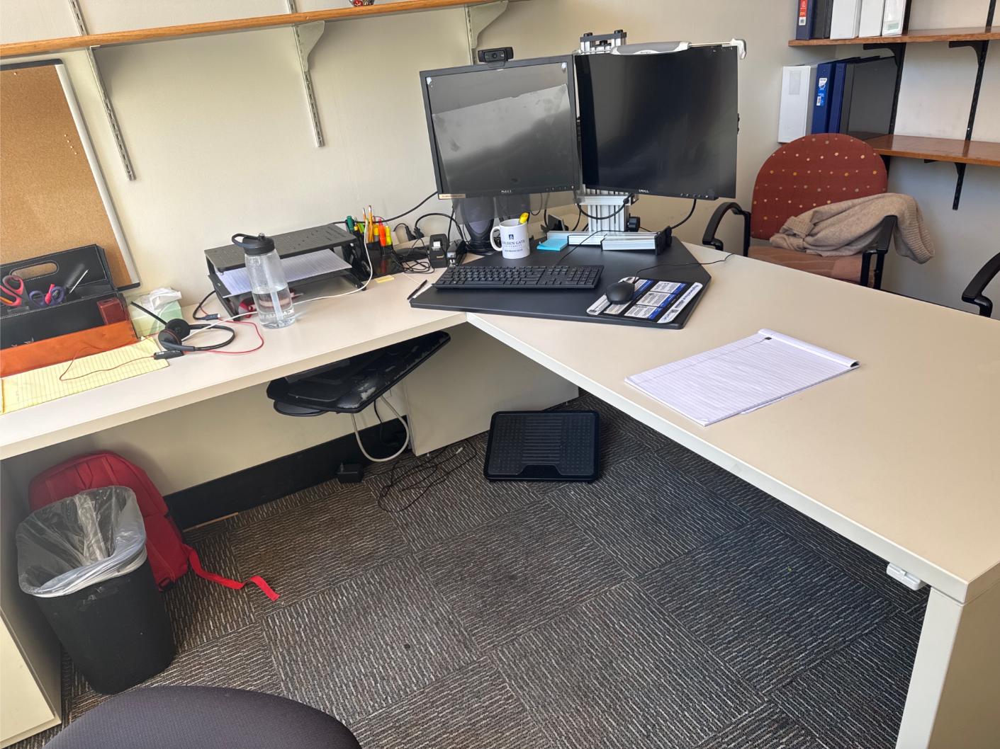 L - Desk
