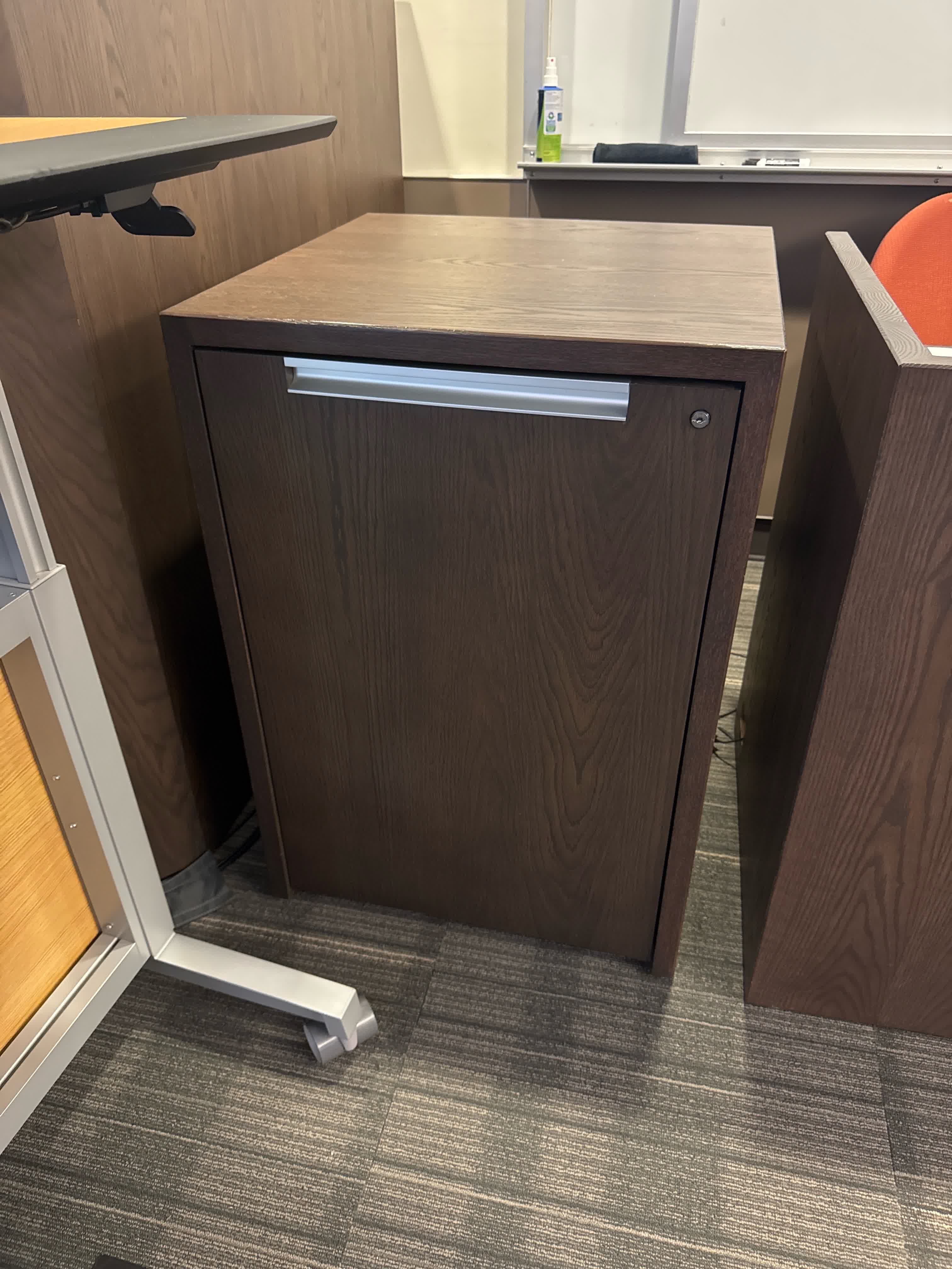 Av Cabinet