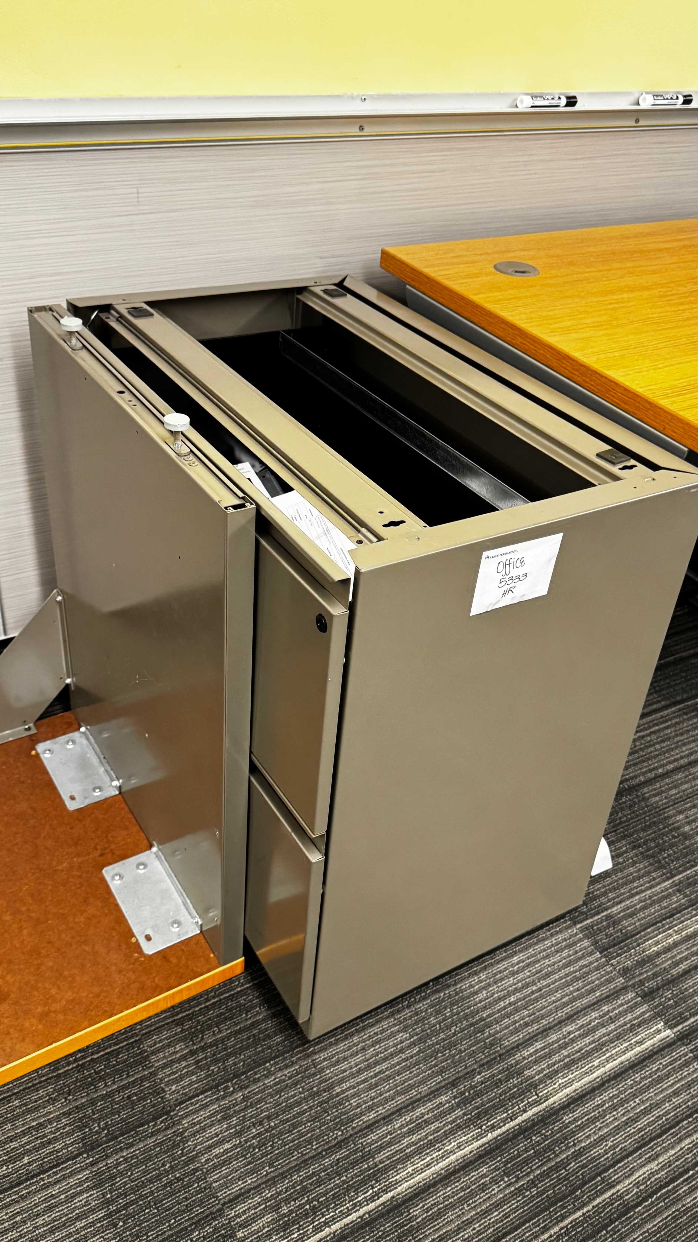 File Cabinet 2 Drawer/Wheels