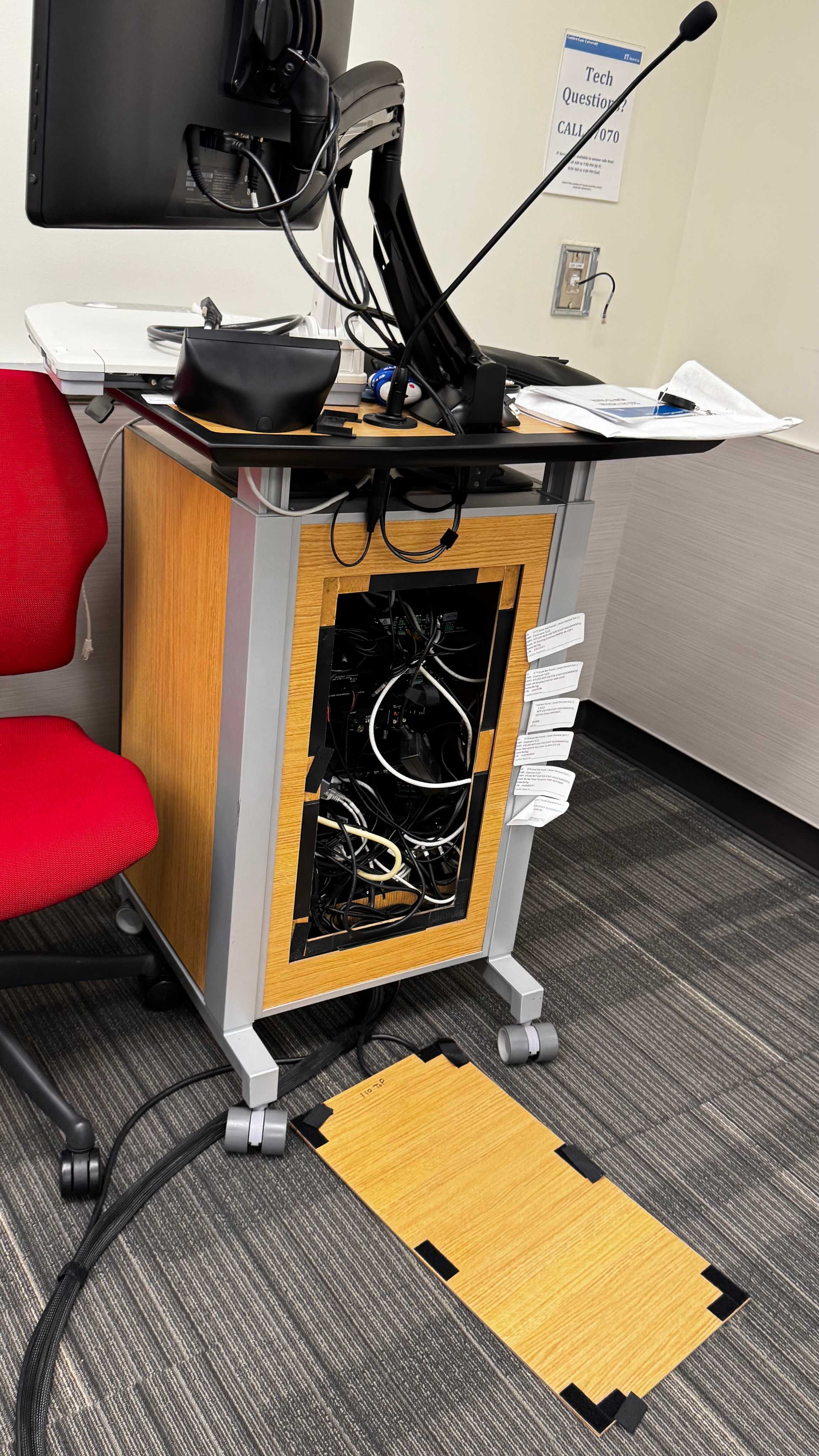 Podium Table /Microphone/Wheels
