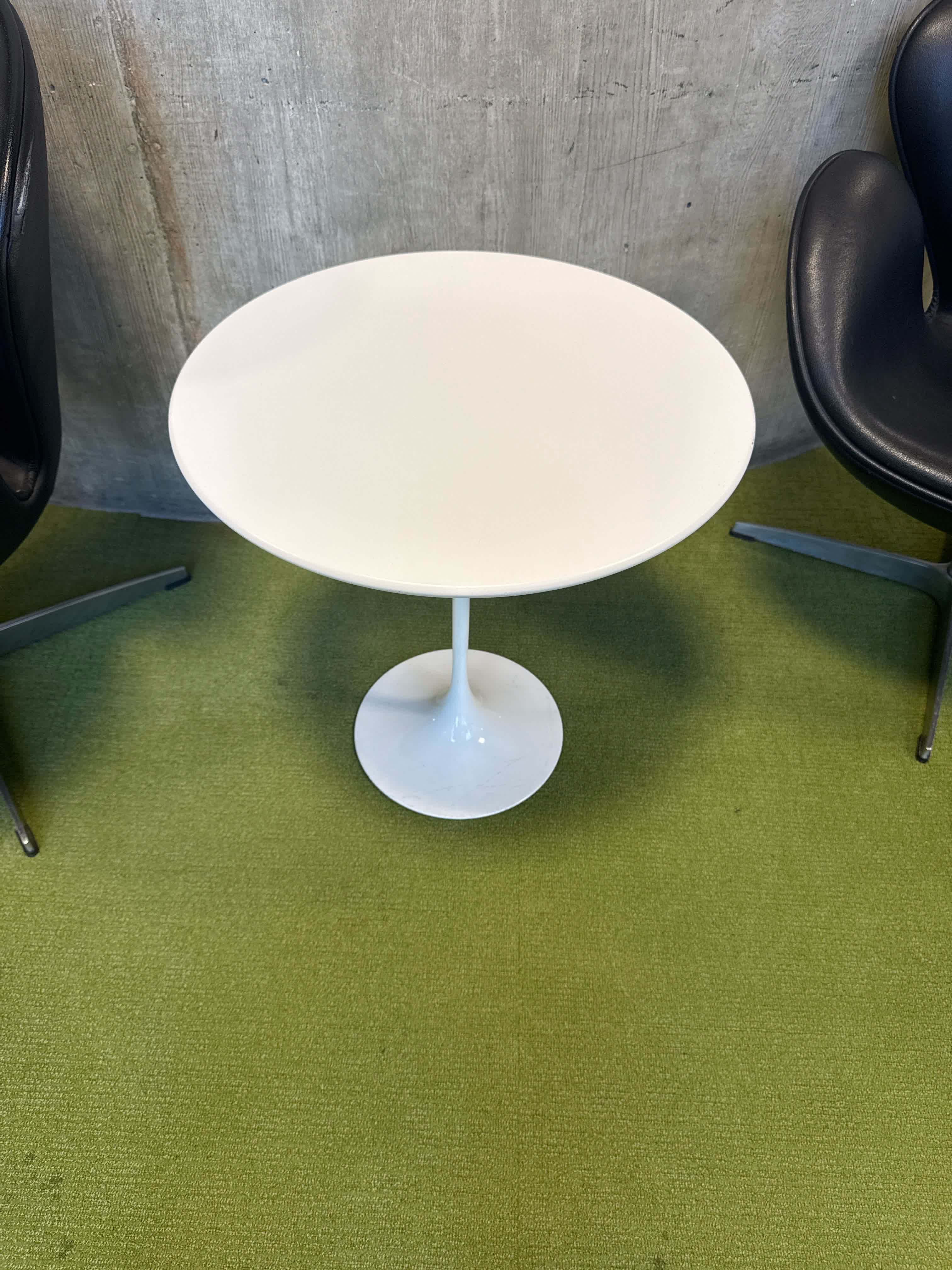 Round Ped. Table